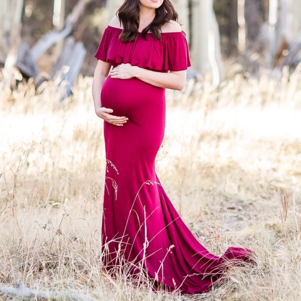 Off shoulder ruffled maternity slim fit gown